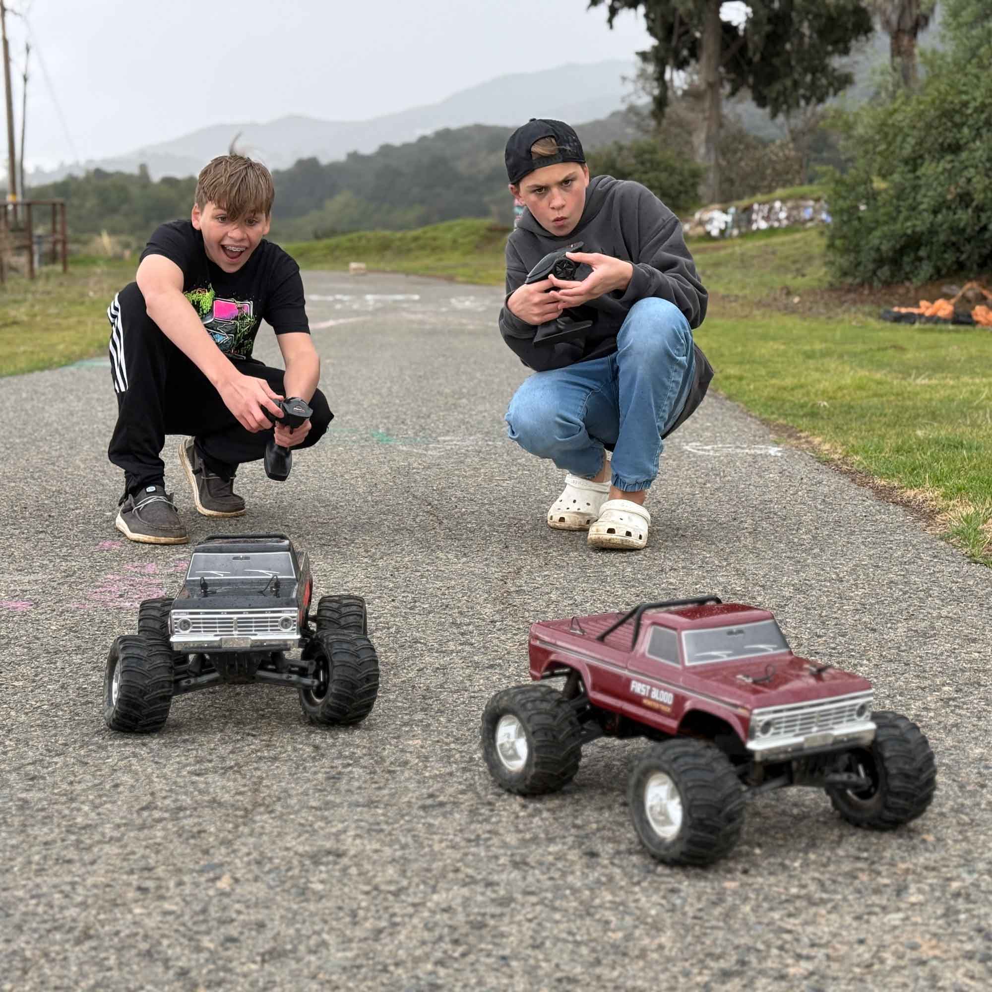 1:10 F100 + FREE 1:24 Car – $199.99 Deal - Image 4